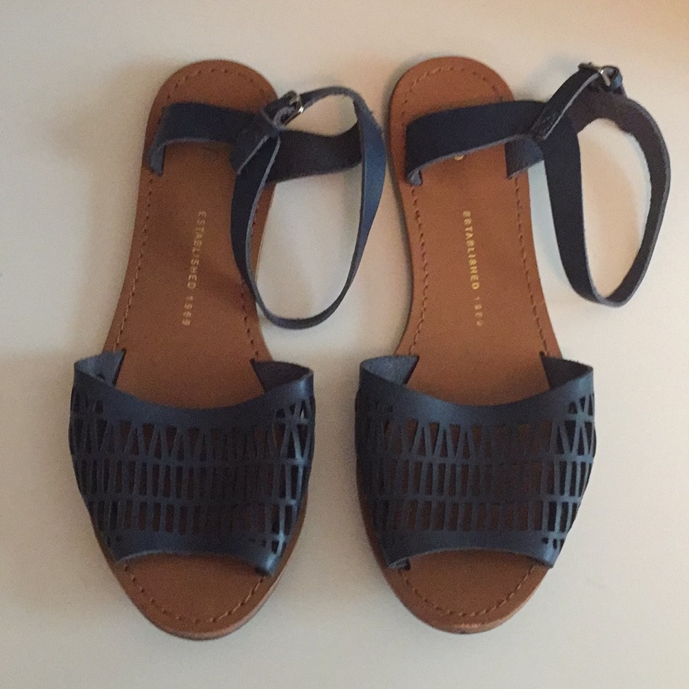 💥 3/$20 Gap navy leather flat sandals